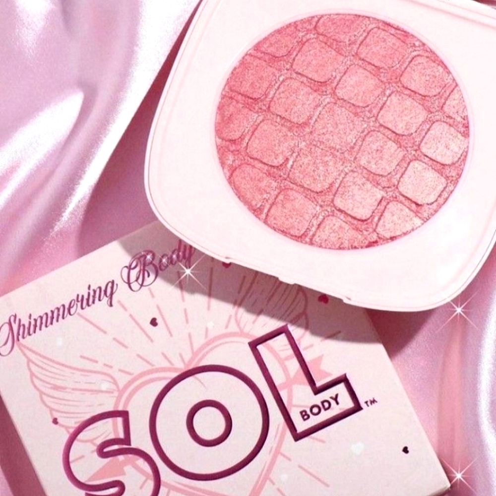 "Pretty Peachy" sol shimmering highlighter